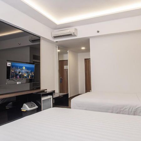 Отель Golden Tulip Essential Макасар Экстерьер фото